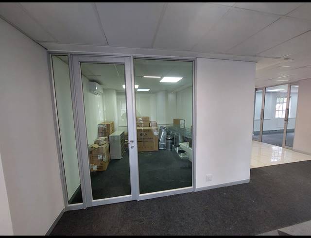 283M² OFFICE TO LET IN BRYANSTON